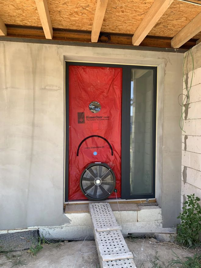 Je Váš dům vzduchotěsný? Zjistíme to! Wobau provádí BLOWER DOOR test